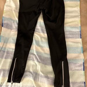 Women’s black Jockey leggings with zippers at ankle size M